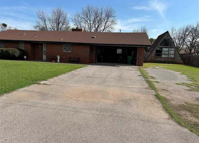 Property at 506 E Oklahoma St, Walters, OK 73572, 3 beds, 2 baths