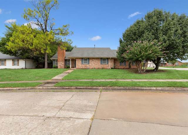 Property at 1701 Heritage Cir, Moore, OK 73160, 3 beds, 2 baths