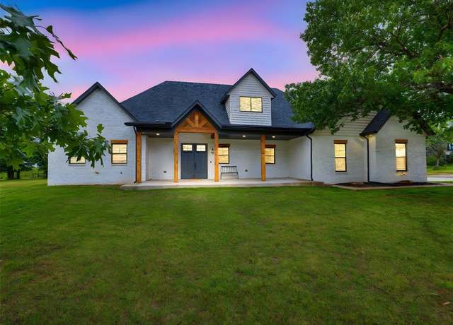 Property at 1614 S 1st Ave, Stroud, OK 74079, 4 beds, 2.5 baths