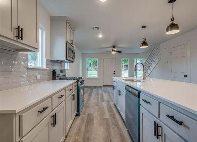 Property at 1021 NE 18 St, Oklahoma City, OK 73111, 4 beds, 5 baths