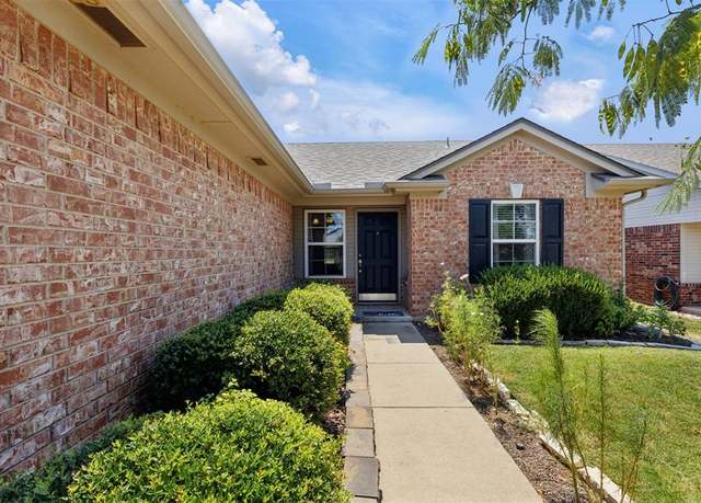 Property at 2844 NW 184th St, Edmond, OK 73012, 3 beds, 2 baths