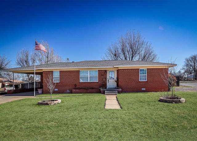 Property at 404 N Bryan Ave, Mangum, OK 73554, 3 beds, 2 baths