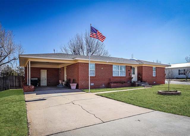 Property at 404 N Bryan Ave, Mangum, OK 73554, 3 beds, 2 baths