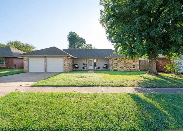Property at 1603 Oakcrest Ave, Norman, OK 73071, 3 beds, 2 baths
