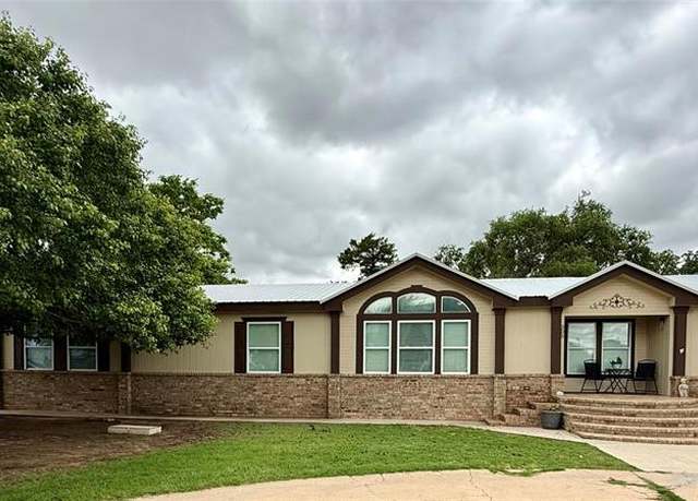 Property at 305 N Greer Ave, Duke, OK 73532, 3 beds, 2 baths