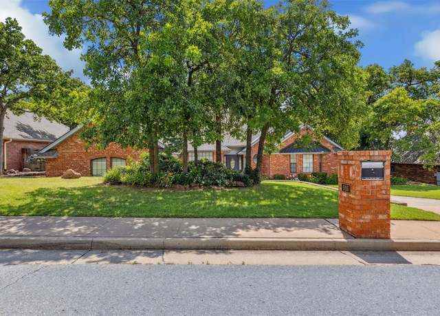 Property at 916 Fox Hill Dr, Edmond, OK 73034, 4 beds, 3.5 baths