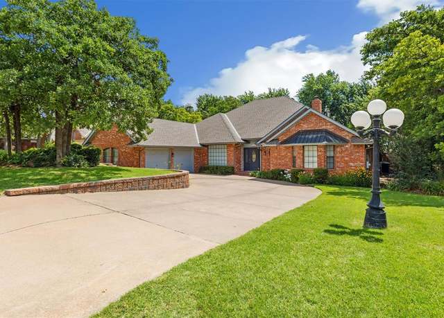 Property at 916 Fox Hill Dr, Edmond, OK 73034, 4 beds, 3.5 baths
