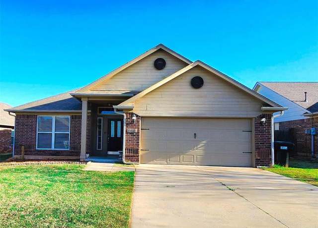 Property at 2113 SE 8th St, Moore, OK 73160, 3 beds, 2 baths