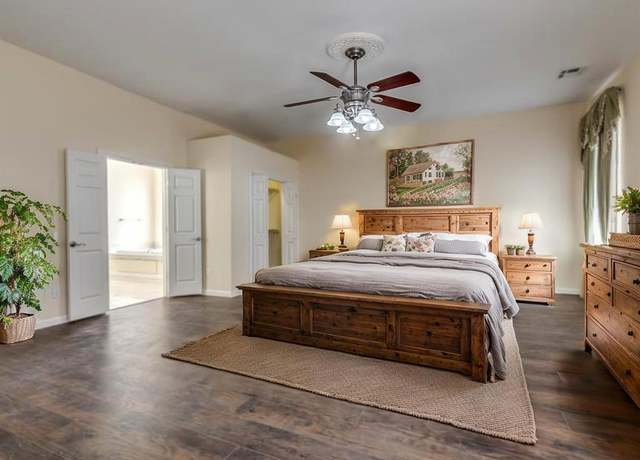 Property at 13216 SW 10th St, Yukon, OK 73099, 4 beds, 3.5 baths