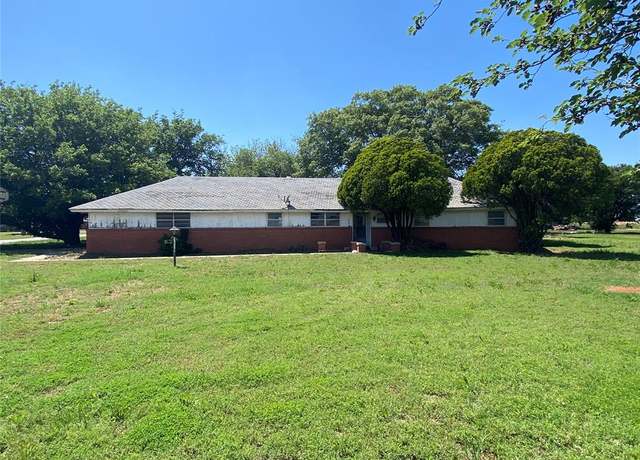 Property at 20403 E County Road 1567, Altus, OK 73521, 3 beds, 2 baths