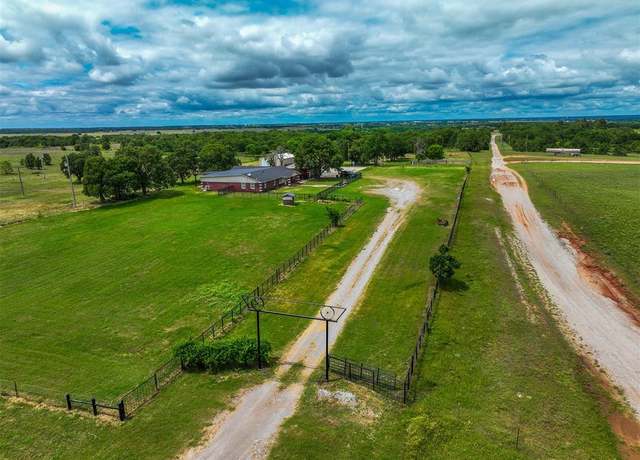 Property at 11285 E County Road 1570, Lindsay, OK 73052, 4 beds, 3 baths