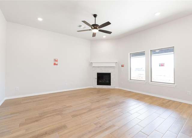 Property at 9224 NW 86th Ter, Yukon, OK 73099, 3 beds, 2 baths
