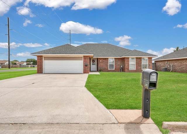 Property at 1500 Sommerset Pl, Altus, OK 73521, 4 beds, 2 baths