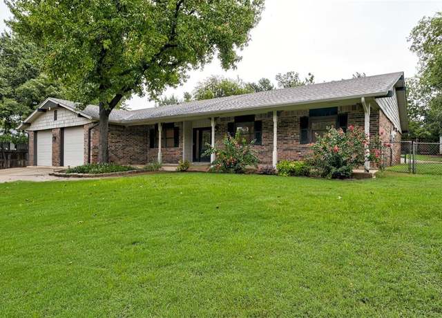 Property at 916 S College St, Edmond, OK 73034, 4 beds, 2 baths