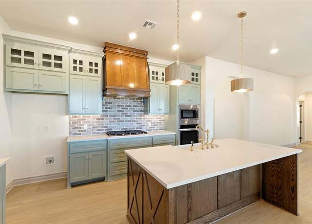 Property at 9026 Avington Way, Guthrie, OK 73044, 3 beds, 2 baths