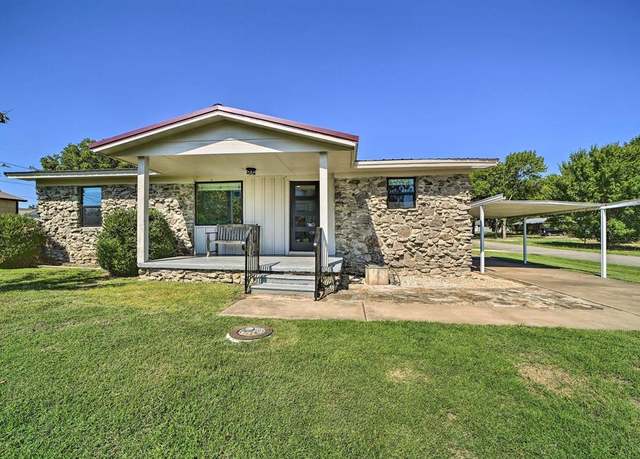 Property at 519 N J St, Eufaula, OK 74432, 4 beds, 2 baths