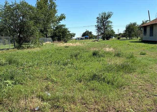 Property at 710 W Liveoak St, Altus, OK 73521