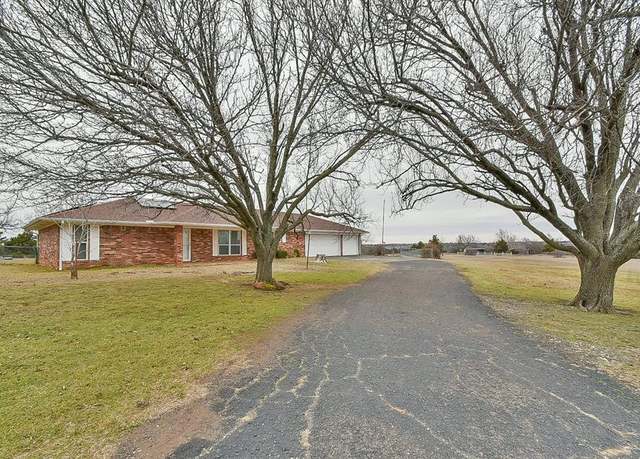 Property at 404 W Johnson Dr, Guthrie, OK 73044, 3 beds, 2 baths