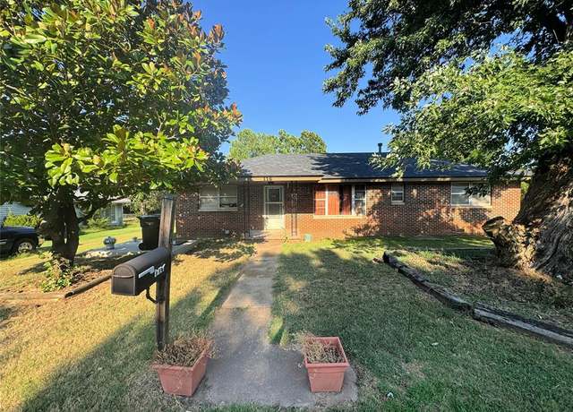 Property at 116 N 7th St, Mcloud, OK 74851, 4 beds, 3 baths