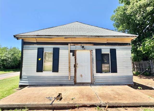 Property at 523 S Capitol St, Guthrie, OK 73044, 2 beds, 1 bath