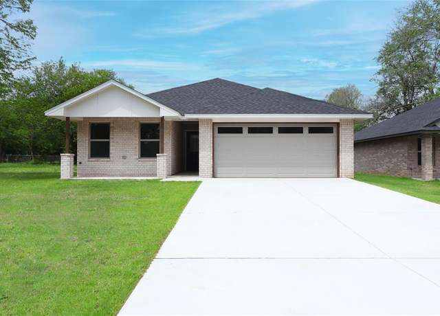 Property at 10305 Saint Patrick Dr, Midwest City, OK 73130, 4 beds, 2 baths