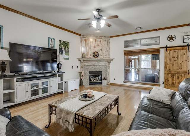 Property at 11420 Sturbridge Rd, Oklahoma City, OK 73162, 3 beds, 2 baths