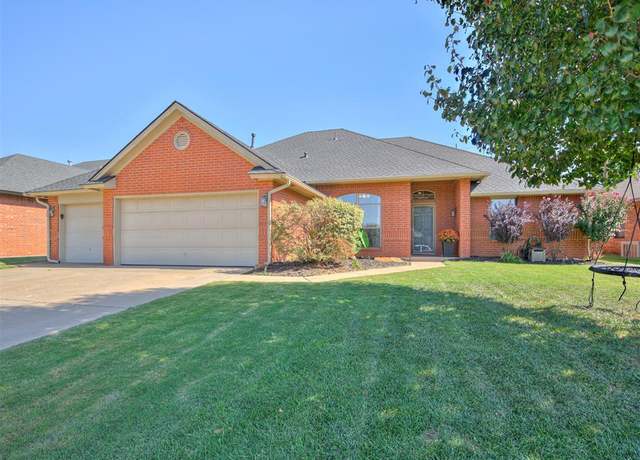 Property at 665 Crescent Cir, Oklahoma City, OK 73110, 3 beds, 2 baths