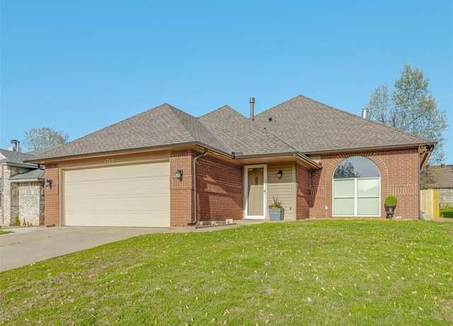 Property at 17112 Valley Crst, Edmond, OK 73012, 3 beds, 2 baths