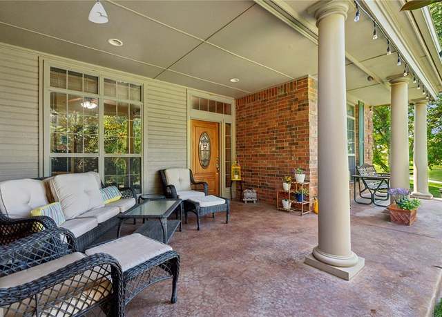 Property at 6796 Stone Valley Dr, Edmond, OK 73034, 5 beds, 3.5 baths