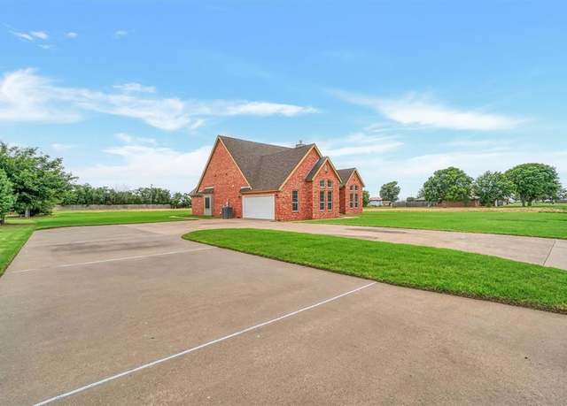 Property at 20443 E County Road 1567, Altus, OK 73521, 3 beds, 2 baths