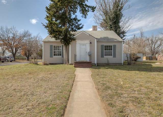 Property at 1728 S 19th St, Chickasha, OK 73018, 3 beds, 2 baths