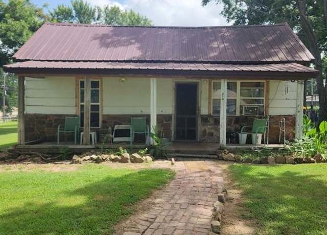 Property at 310 Mcgee St, Eufaula, OK 74432, 3 beds, 1 bath