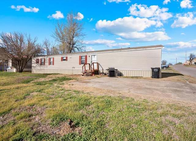 Property at 220 N Vernon Ave, Hinton, OK 73047, 3 beds, 2 baths