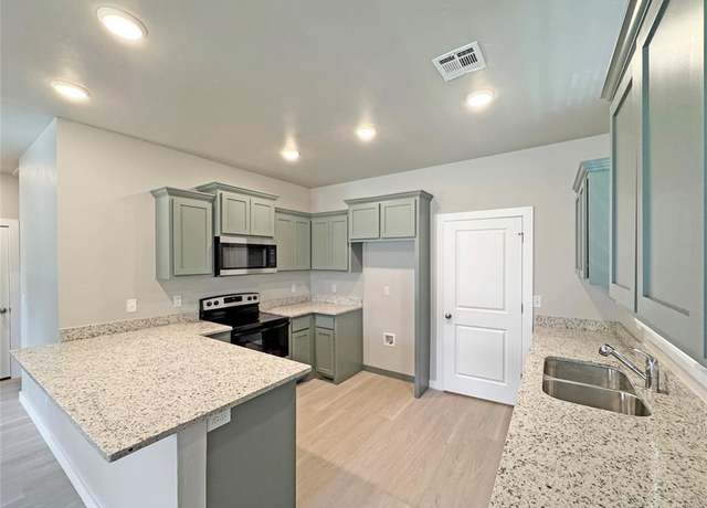 Property at 1108 W Dewey St, Shawnee, OK 74801, 2 beds, 2 baths
