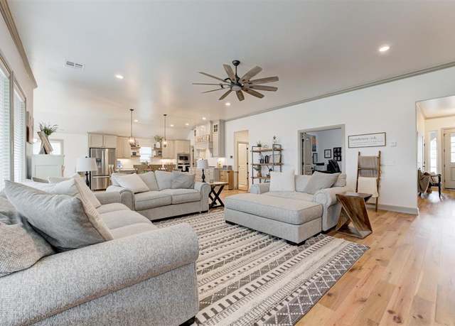 Property at 14381 White Falls Ln, Edmond, OK 73025, 4 beds, 3.5 baths