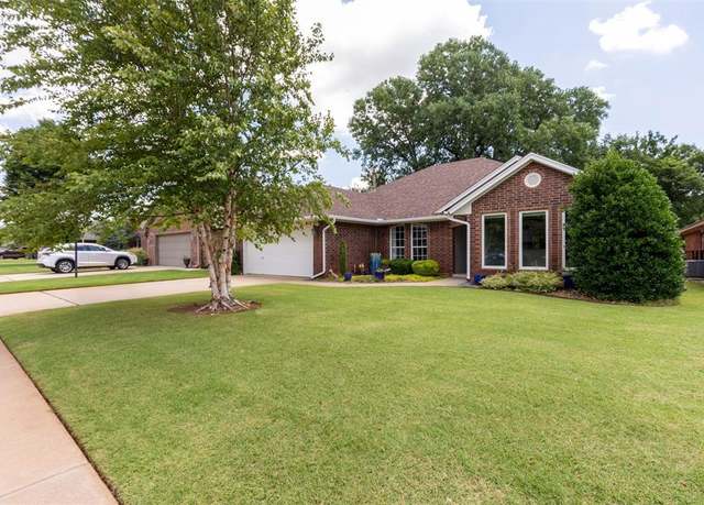 Property at 812 Old Bugle Rd, Edmond, OK 73003, 3 beds, 2 baths