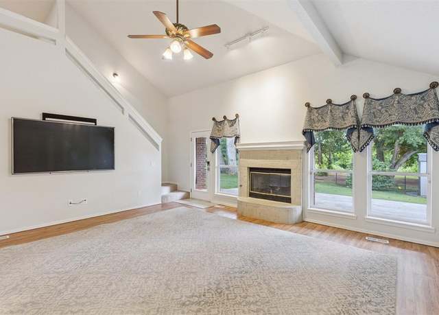Property at 812 Old Bugle Rd, Edmond, OK 73003, 3 beds, 2 baths
