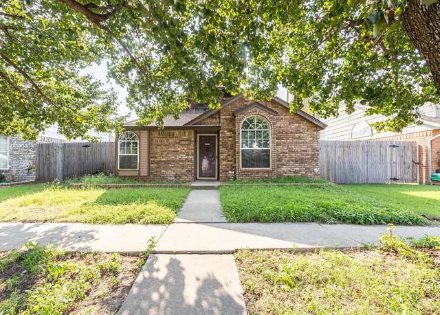 Property at 2123 Parkview Dr, Moore, OK 73170, 3 beds, 2 baths