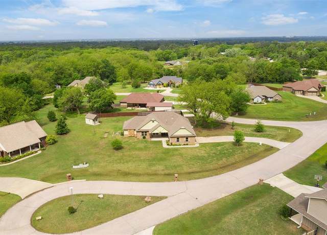 Property at 19066 Charleston Loop, Shawnee, OK 74801, 3 beds, 2.5 baths