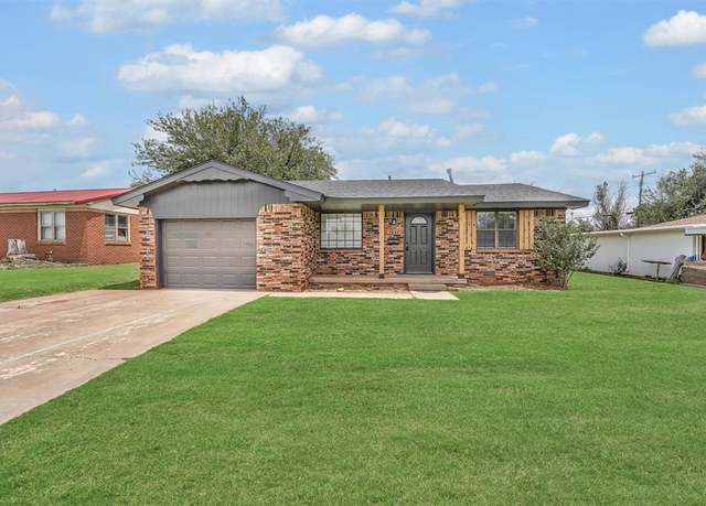 Property at 1712 N 4th St, Sayre, OK 73662, 3 beds, 2 baths