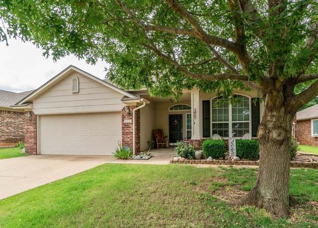 Property at 200 Great Oaks Dr, Norman, OK 73071, 3 beds, 2 baths