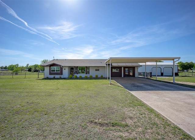 Property at 8701 Bobwhite Rd, Yukon, OK 73099, 4 beds, 2 baths