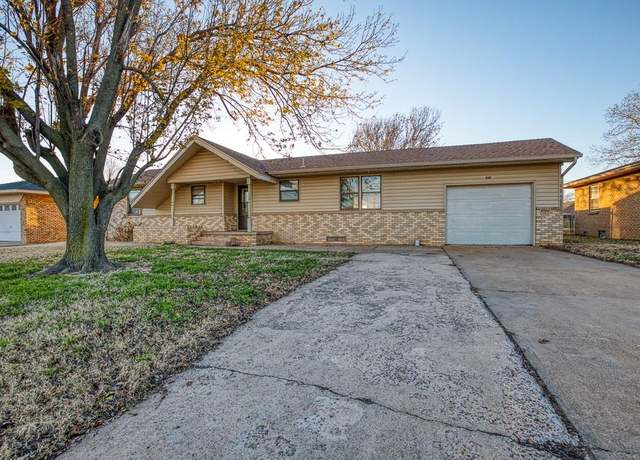 Property at 834 Mimosa Dr, Watonga, OK 73772, 3 beds, 1.5 baths