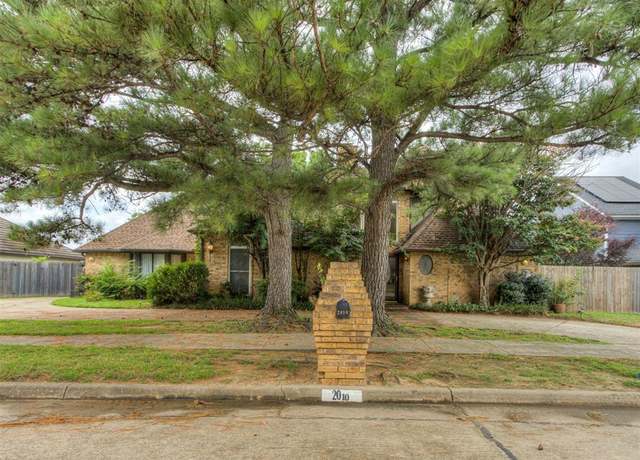 Property at 2010 Saddleback Blvd, Norman, OK 73072, 4 beds, 2.5 baths