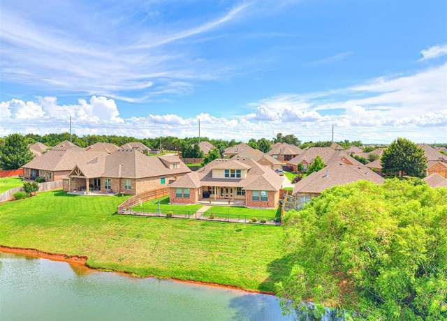Property at 19420 Crest Ridge Dr, Edmond, OK 73012, 3 beds, 3.5 baths