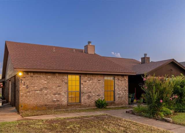 Property at 716 NW 137th St, Edmond, OK 73013, 2 beds, 2 baths