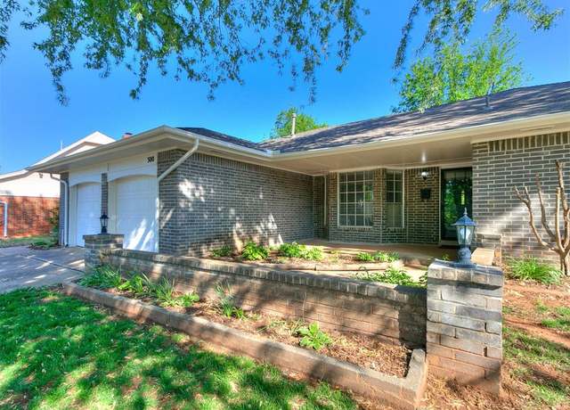 Property at 300 Woodside Dr, Norman, OK 73071, 4 beds, 2.5 baths