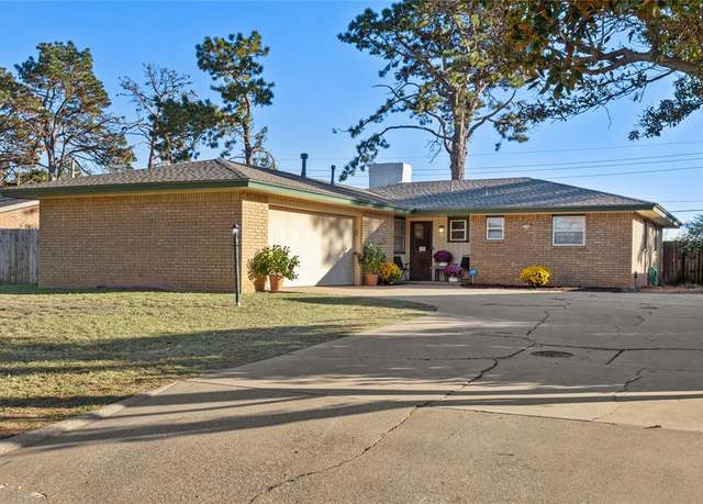 Property at 1506 Pine St, Weatherford, OK 73096, 3 beds, 2 baths