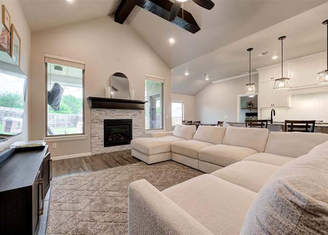 Property at 1806 Logans Way, Norman, OK 73072, 4 beds, 2.5 baths