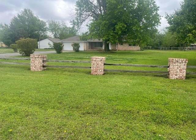 Property at 10700 S Sooner Rd, Oklahoma City, OK 73165, 3 beds, 2 baths
